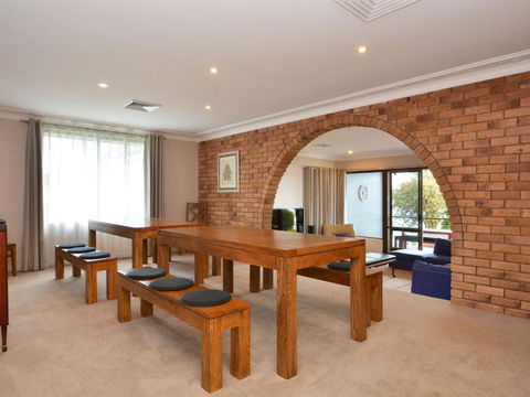 The House On The Lake At Fishing Point Lake Macquarie Honestly Put The Line In & Catch Fish - Tourism TAS 5