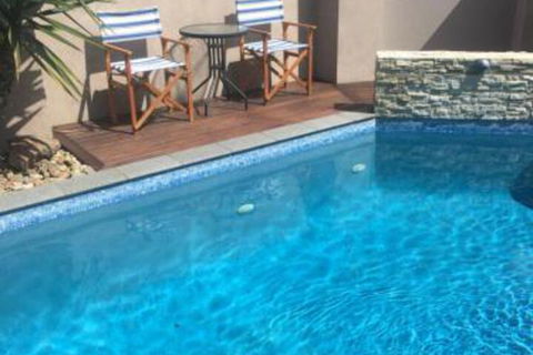 Beach Haven Poolside - Hobart Tourism 4