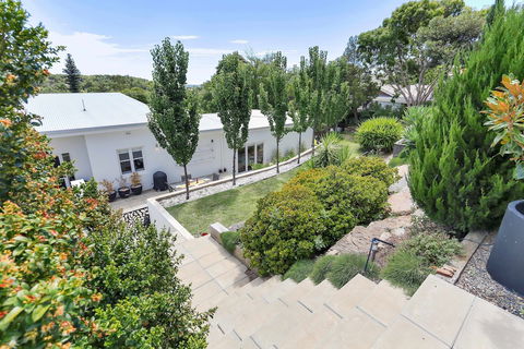 Barossa White House - Hobart Tourism 5