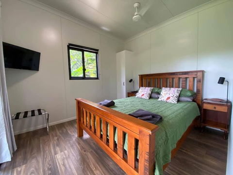 Mena Creek Flower House - Tourism TAS 3