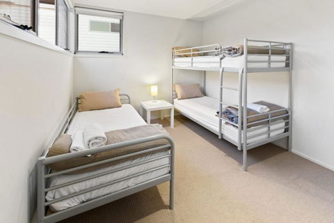 Gippsland Lakehouse A Canal Frontage - Hobart Tourism 1