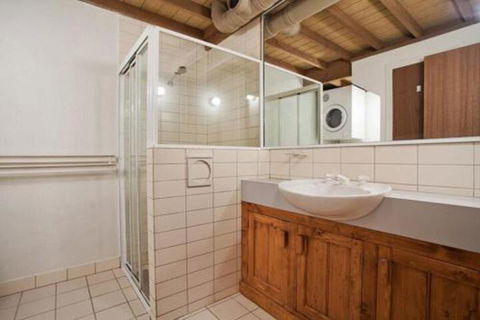 Gundy Lodge - Hobart Tourism 4