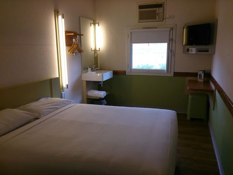 Ibis Budget Dandenong - Tourism TAS 6