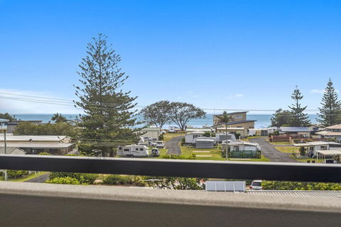 Woolgoolga Executive Apartment - Tourism TAS 4
