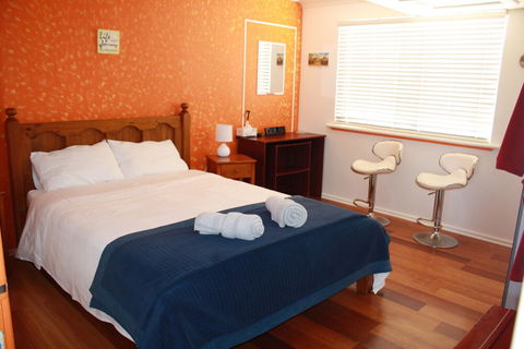 Shark Bay B & B - Tourism TAS 4