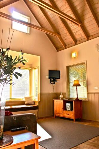 Autumn Leaf Cottage 1 - Tourism TAS 5