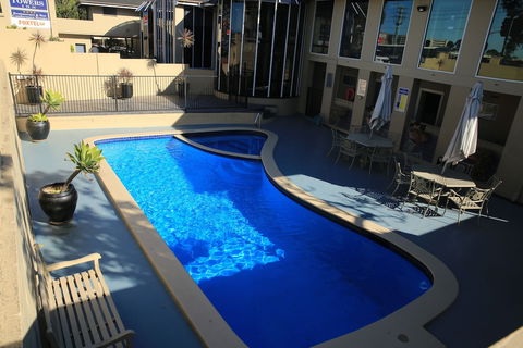 Twin Towers Inn - Hobart Tourism 3