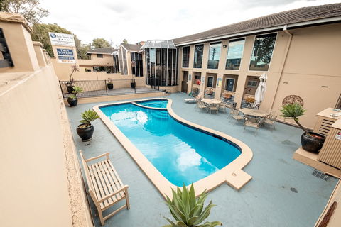 Twin Towers Inn - Hobart Tourism 1
