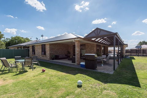 Barossa Family Holiday Home - Tourism TAS 2