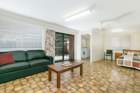 Beachside Holiday Home - Hobart Tourism 4