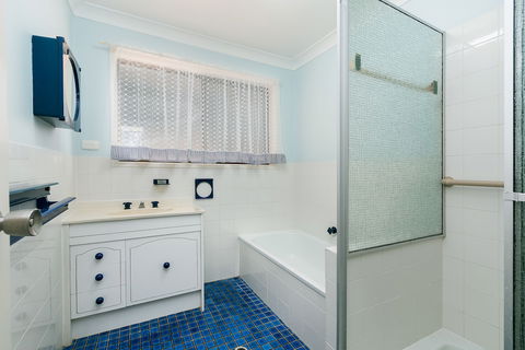 Beachside Holiday Home - Hobart Tourism 6