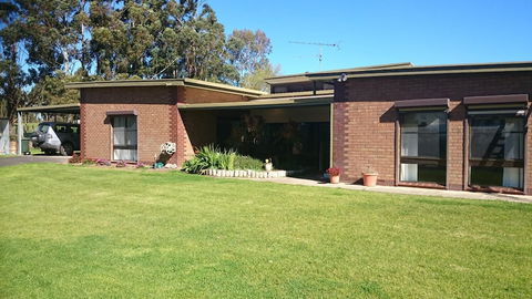 Hilltop Escape B&B - Hobart Tourism 0