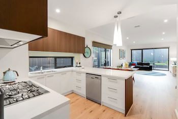 Boutique Stays - Caulfield Central - Tourism TAS 2