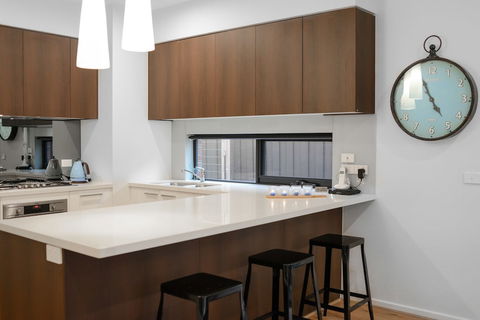 Boutique Stays - Caulfield Central - Tourism TAS 5