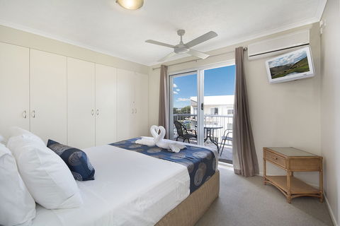 Sandy Shores On Golden Beach - Hobart Tourism 6
