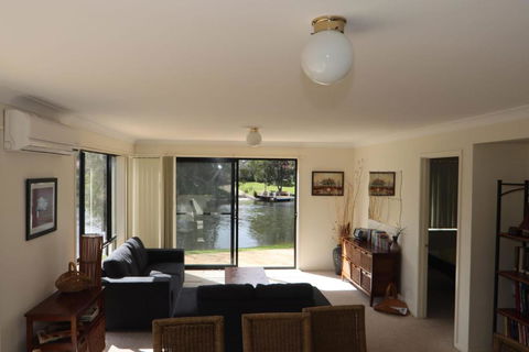 The Moorings Waterfront - Hobart Tourism 5