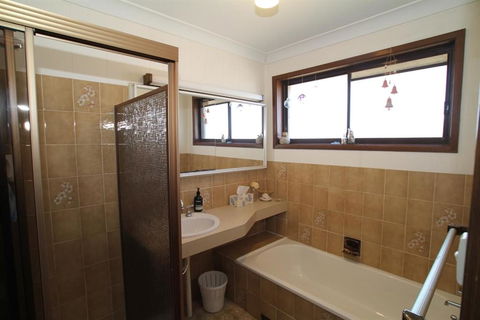 The Oasis On Jacobs Drive - Hobart Tourism 6