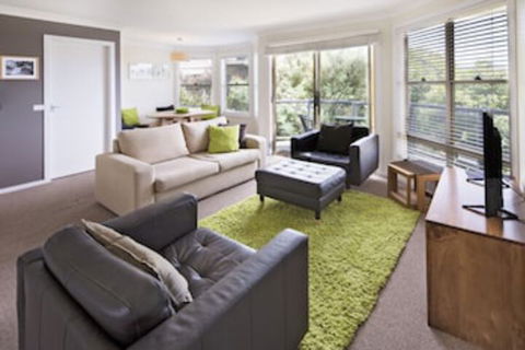 Caribou 3 - Modern & Spacious With Views Over Lake Jindabyne - Hobart Tourism 0