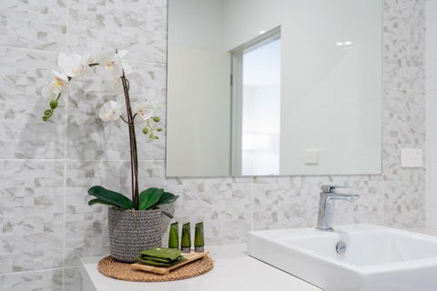 CENTRAL NO 5 LUXURY APARTMENT - Hobart Tourism 4
