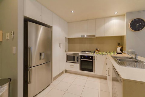A Deluxe Swim Up Drift Apartments South - Tourism TAS 3