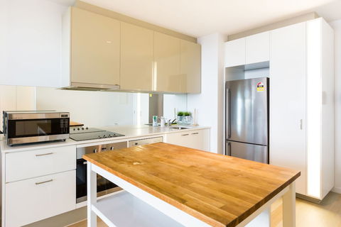 EVA, 1BDR Melbourne Apartment - Tourism TAS 1