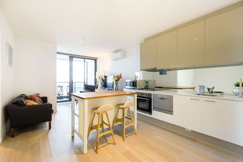 EVA, 1BDR Melbourne Apartment - Tourism TAS 2