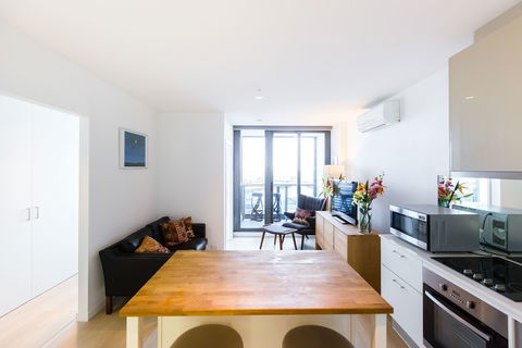 EVA, 1BDR Melbourne Apartment - Tourism TAS 3