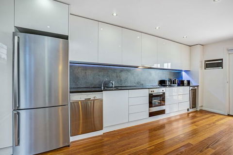 Newcastle Executive Homes - Oceanview Terrace - Tourism TAS 2