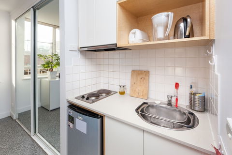 HENRIETTA, Carlton Studio Apartment - Tourism TAS 1