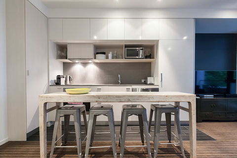 ZACH, 1BDR St.Kilda Apartment - Tourism TAS 3