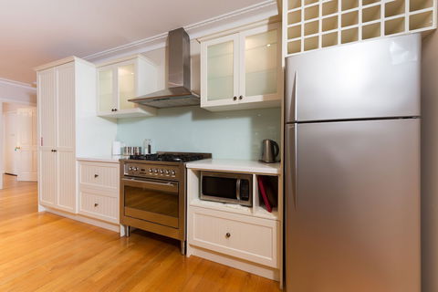 Lovely 5BR House Walk To Train And Shops - Tourism TAS 4