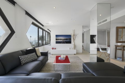ELAINE, 2BDR St.Kilda Apartment - Tourism TAS 1