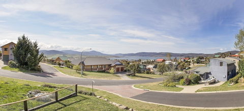 Ned Kelly's Retreat - Sophisticated Style With Modern Convenience And Magical Outlook - Tourism TAS 1