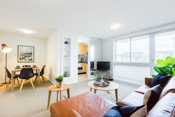BROOKE, 1BDR St.Kilda Apartment - Hobart Tourism 0