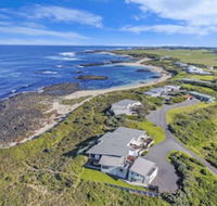 HEARNS BEACHSIDE VILLA 1 - Tourism TAS