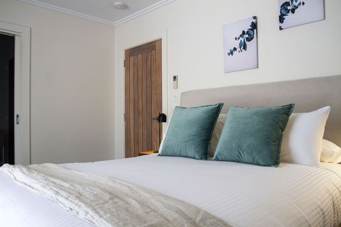 Balgownie Estate Winery Retreat & Restaurant - Hobart Tourism 5