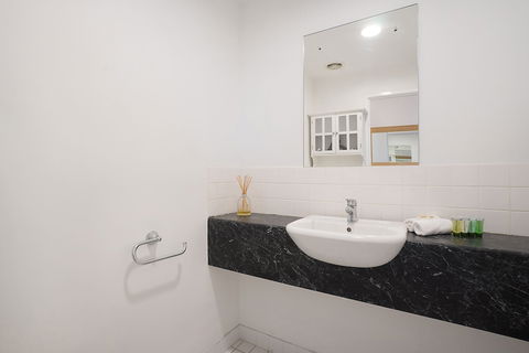 Beau Monde Apartments Newcastle - Boulevard Apartments - Tourism TAS 3