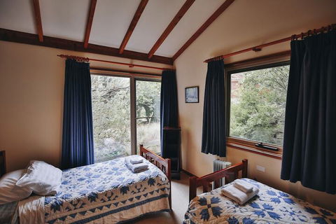 Edzell - Stunning Waterfront Home - Hobart Tourism 5