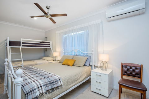 Lakehouse Family Oasis - Tourism TAS 1