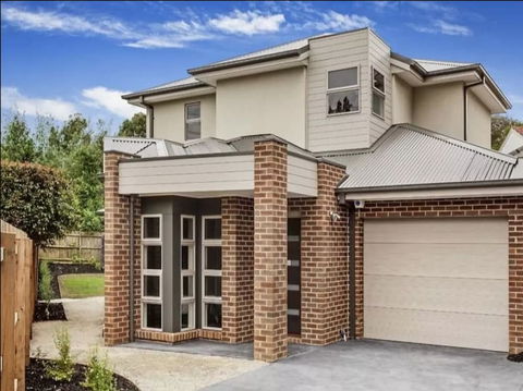 Signature Townhouse In Doncaster - Tourism TAS 1