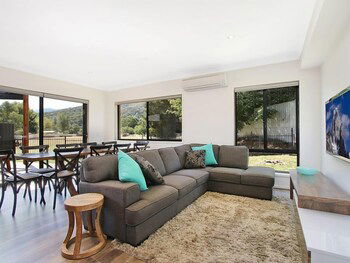 Alpine Knights Stylish Luxury - Hobart Tourism 1