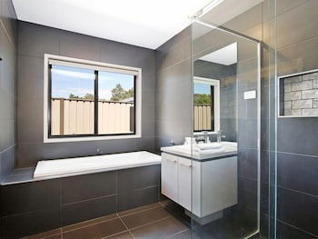 Alpine Knights Stylish Luxury - Hobart Tourism 6