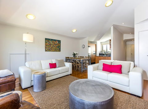 BONDI BEACH RETREAT (016i) - Hobart Tourism 0