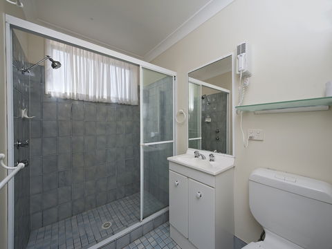 The Breakers 16B Government Road - Hobart Tourism 3