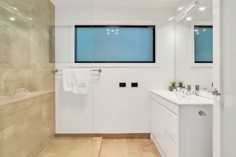 Youngtown Executive Apartments - Hobart Tourism 5