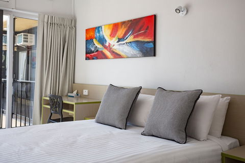 Nightcap At Emerald Star Hotel - Tourism TAS 3