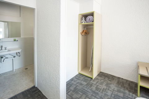 Nightcap At Emerald Star Hotel - Tourism TAS 5