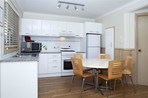 Holiday Haven Swan Lake - Hobart Tourism 7