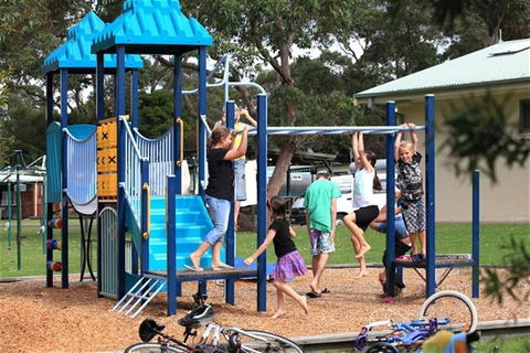 Holiday Haven Swan Lake - Hobart Tourism 4