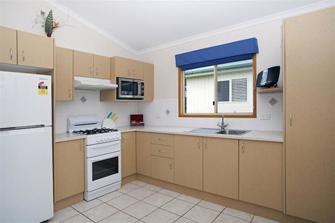 Holiday Haven Swan Lake - Hobart Tourism 6